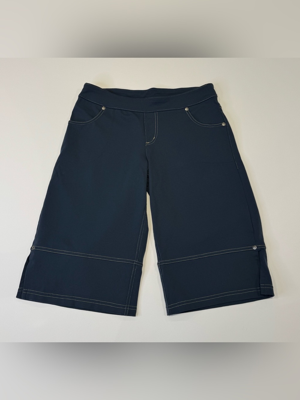 Athleta Women's Small Burmuda Shorts Stretch Navy Blue